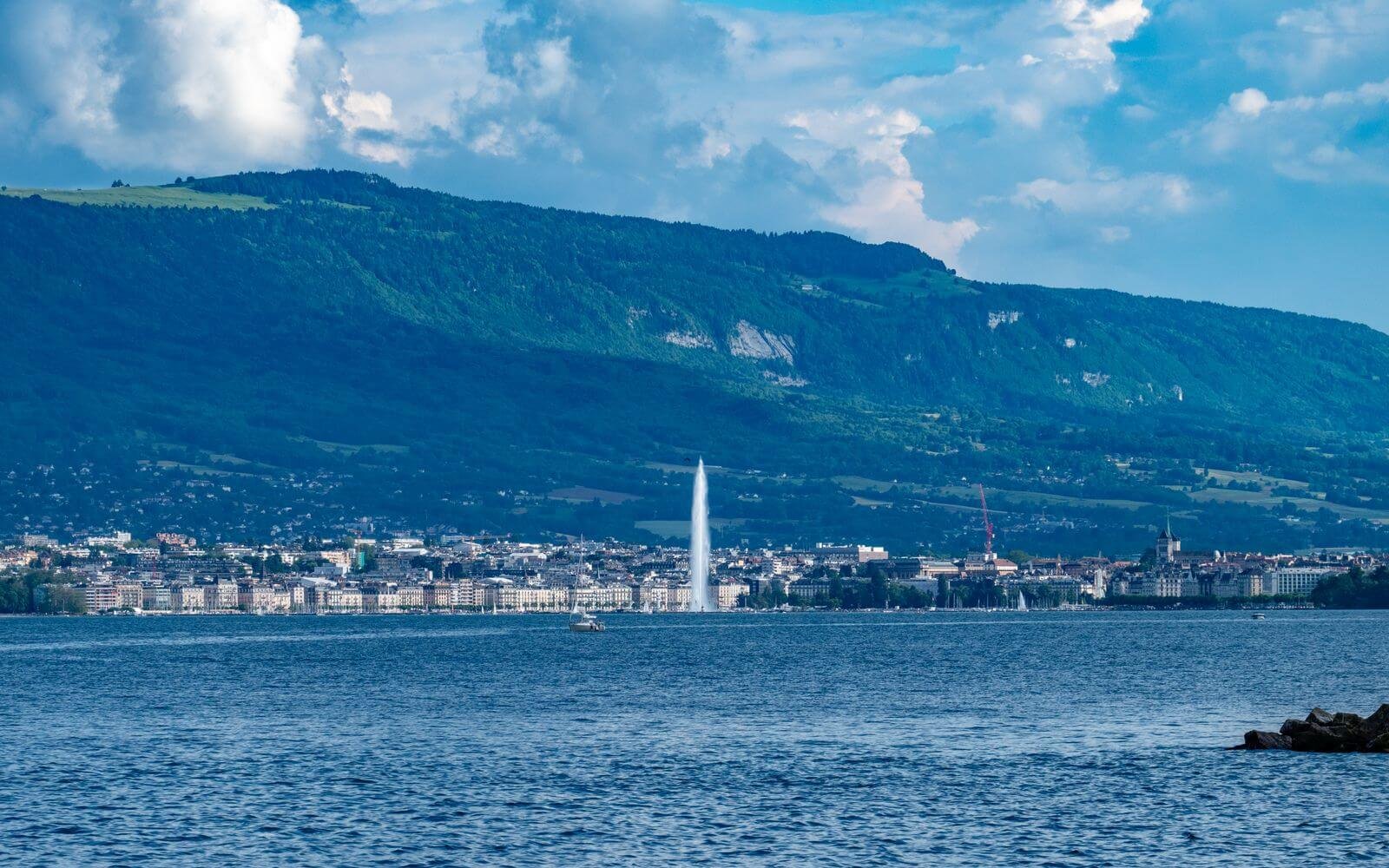 Vue de Genève et du lac Léman, destination pour un DJ mariage Suisse