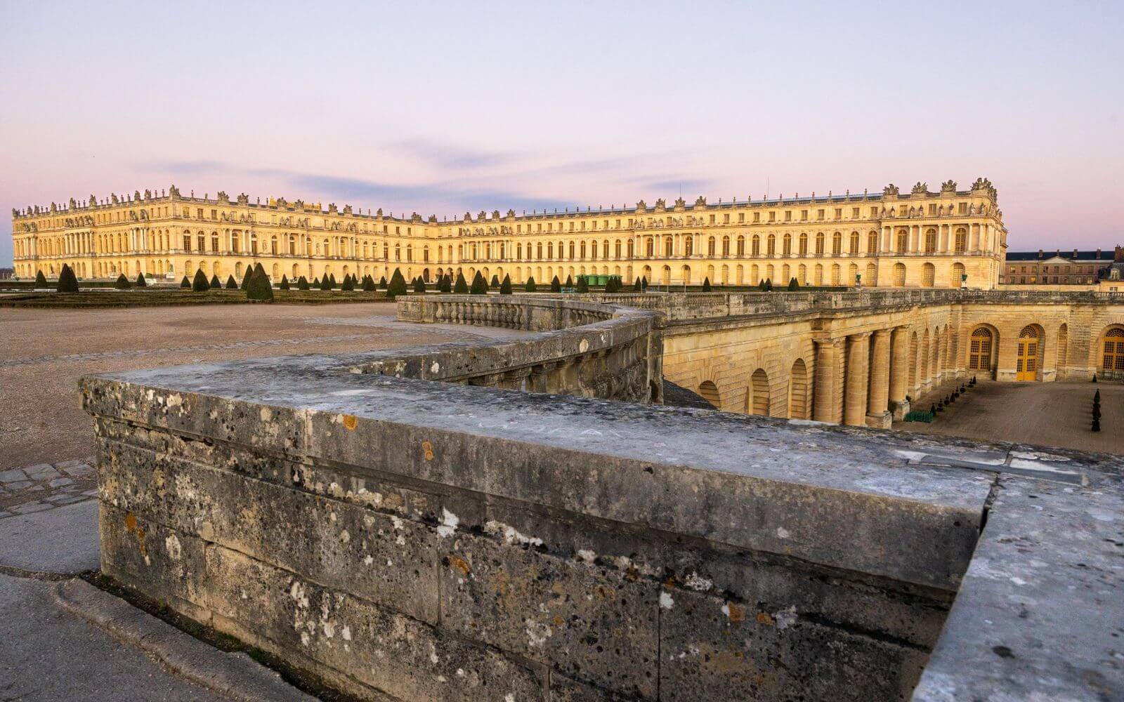 Château de Versailles au coucher du soleil, cadre d’un DJ mariage Yvelines
